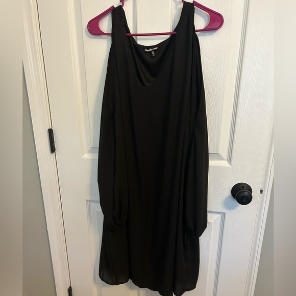 Charlotte Russe Dresses & Skirts - Charlotte Russe Shoulder Sleeve Cut Out Dress